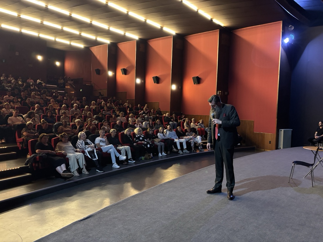 Audience at a Public Session with Mischa Harmeijer in Bettembourg (Luxembourg)